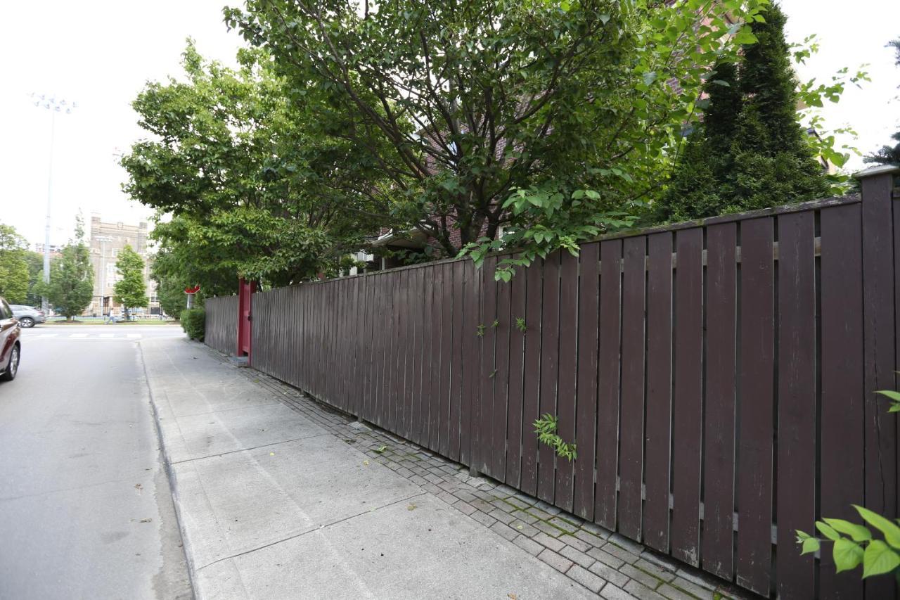 Phoebe Wang Toronto Ngoại thất bức ảnh